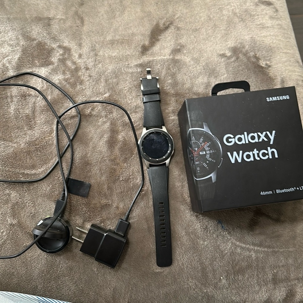 Samsung Galaxy Watch 46mm R805U silver. Hardly used. With charger and box.